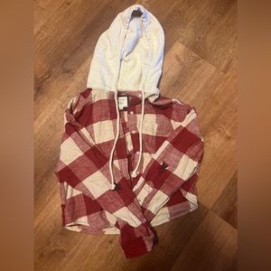 American Eagle women’s size Small hooded cropped flannel